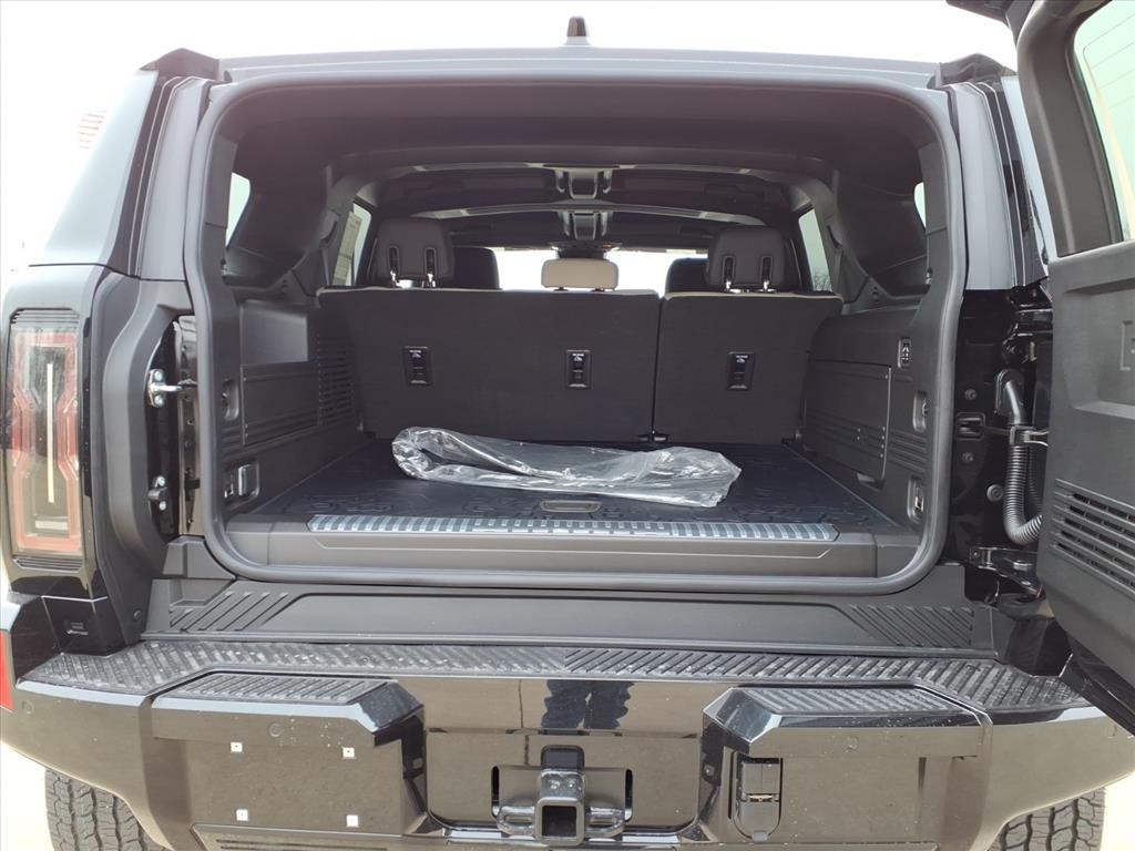 GMC HUMMER EV Vehicle Full-screen Gallery Image 17