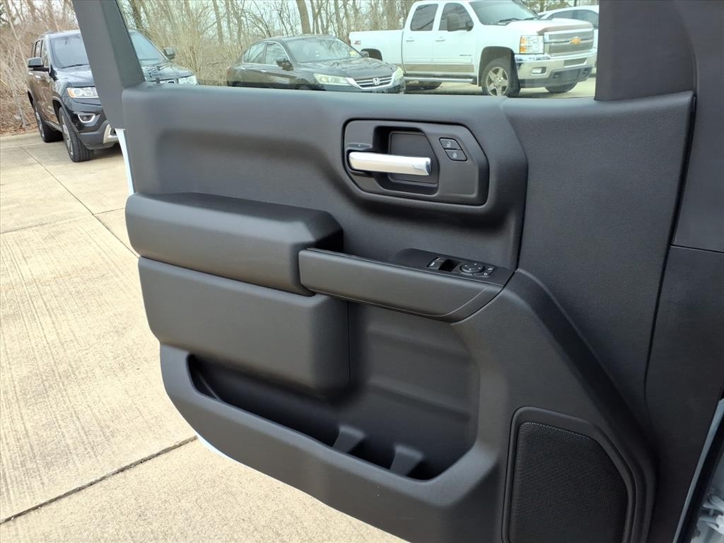 GMC Sierra 1500 Vehicle Full-screen Gallery Image 9