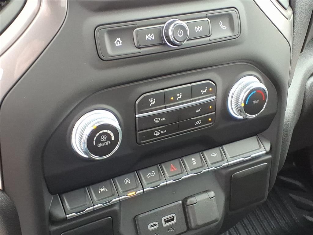 GMC Sierra 1500 Vehicle Full-screen Gallery Image 6