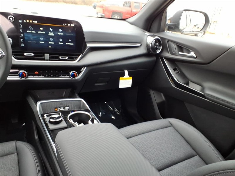 Chevrolet Equinox Vehicle Full-screen Gallery Image 6