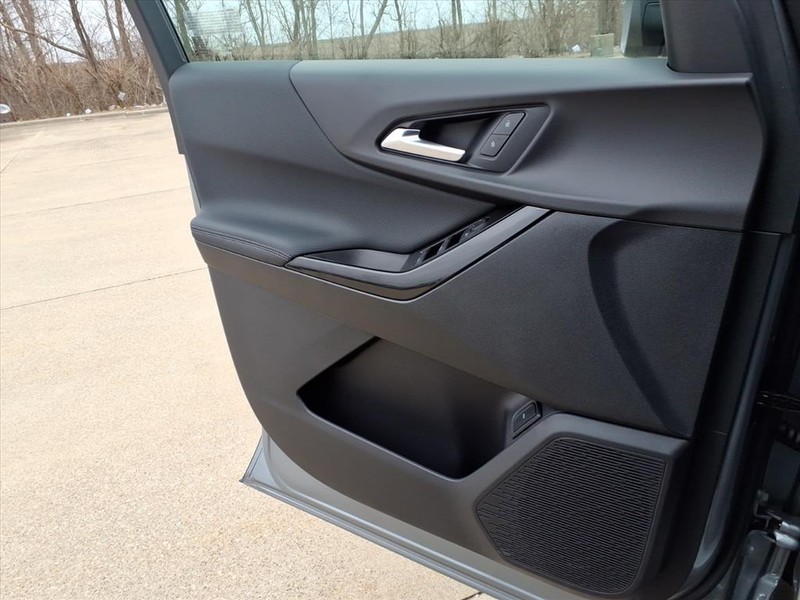 Chevrolet Equinox Vehicle Full-screen Gallery Image 14