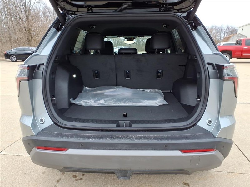 Chevrolet Equinox Vehicle Full-screen Gallery Image 17