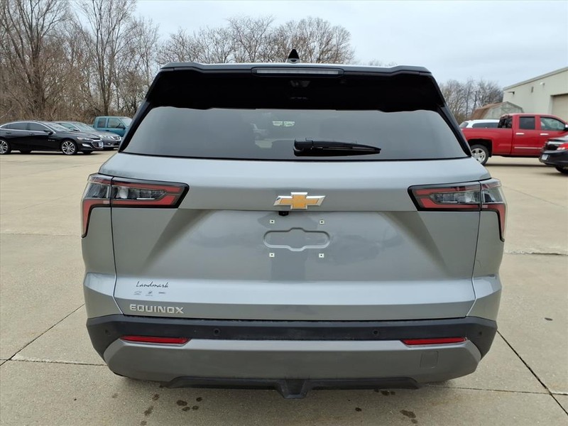 Chevrolet Equinox Vehicle Full-screen Gallery Image 18