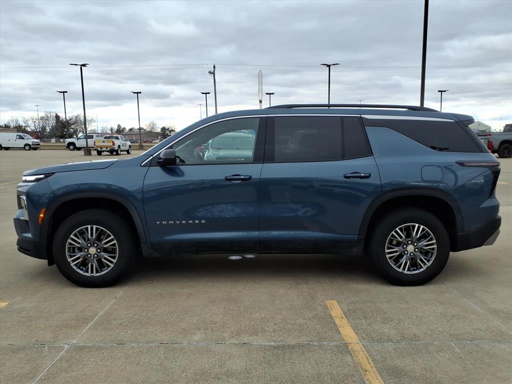 Chevrolet Traverse Vehicle Full-screen Gallery Image 2