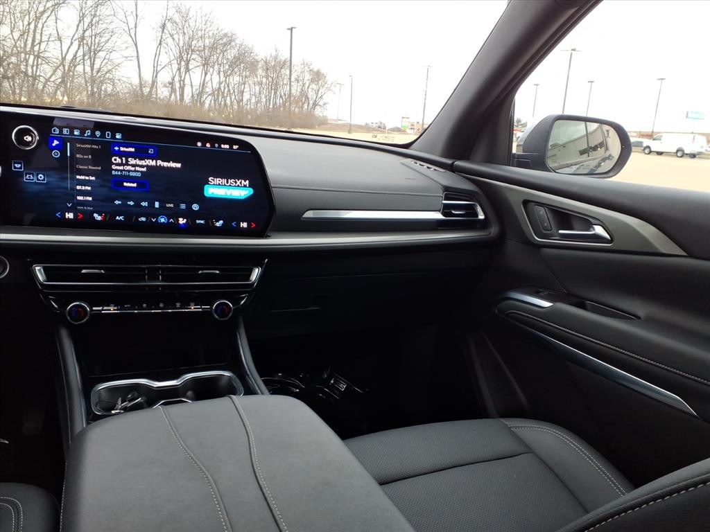 Chevrolet Traverse Vehicle Full-screen Gallery Image 10