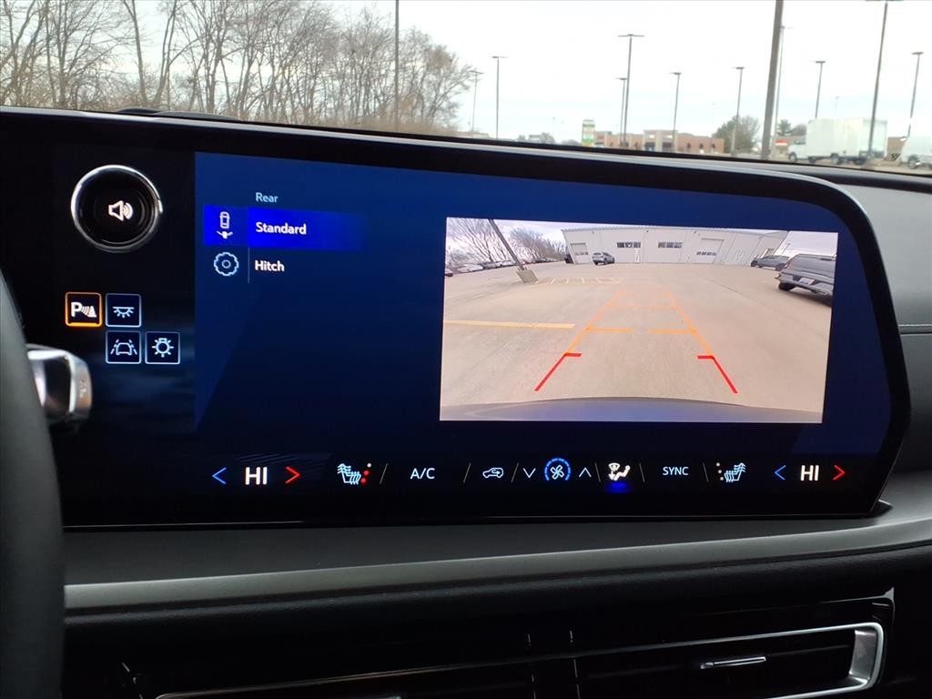 Chevrolet Traverse Vehicle Full-screen Gallery Image 13