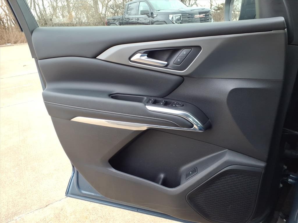 Chevrolet Traverse Vehicle Full-screen Gallery Image 18