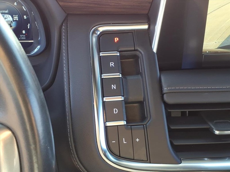 Chevrolet Tahoe Vehicle Full-screen Gallery Image 14