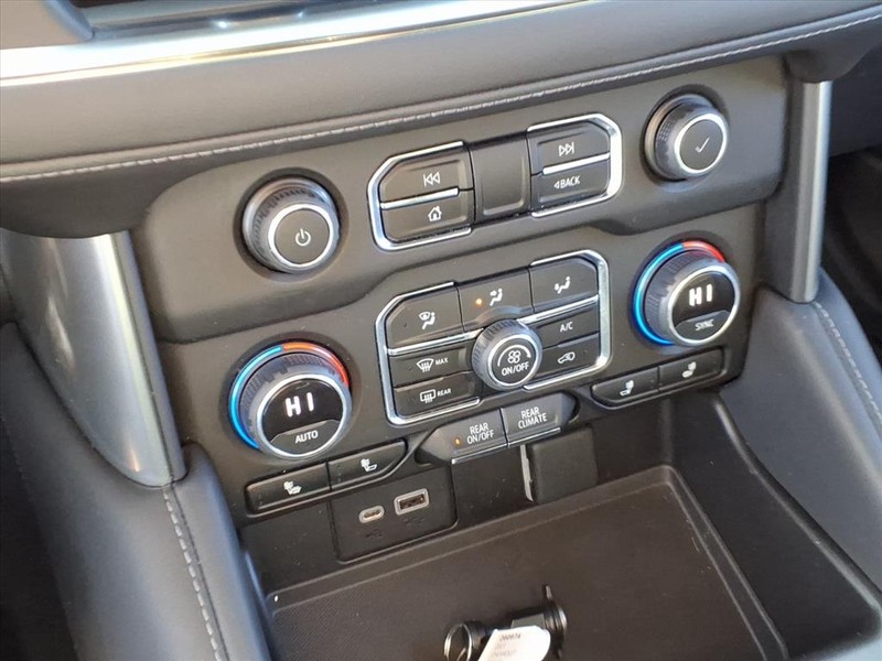 Chevrolet Tahoe Vehicle Full-screen Gallery Image 15