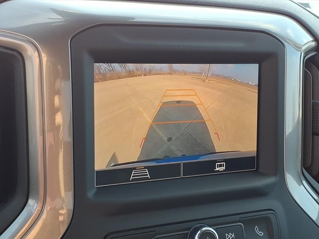 Chevrolet Silverado 1500 Vehicle Full-screen Gallery Image 13