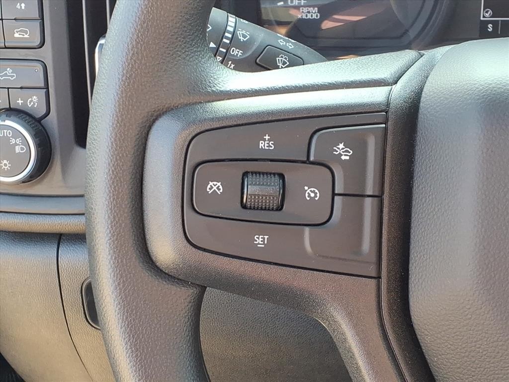 Chevrolet Silverado 1500 Vehicle Full-screen Gallery Image 15