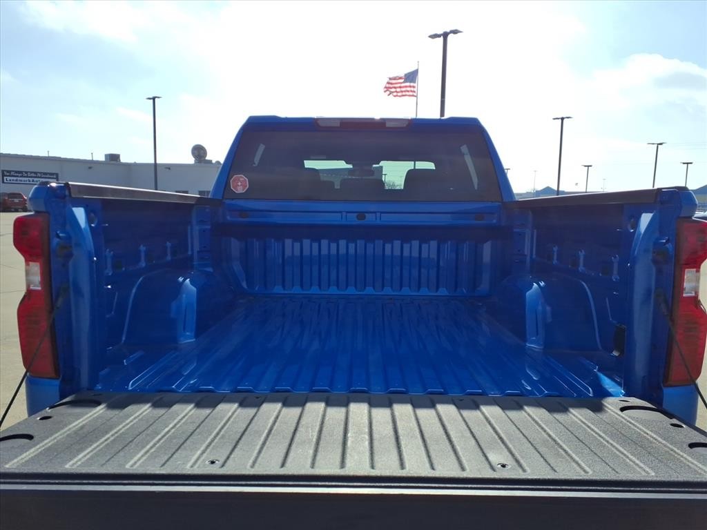 Chevrolet Silverado 1500 Vehicle Full-screen Gallery Image 21