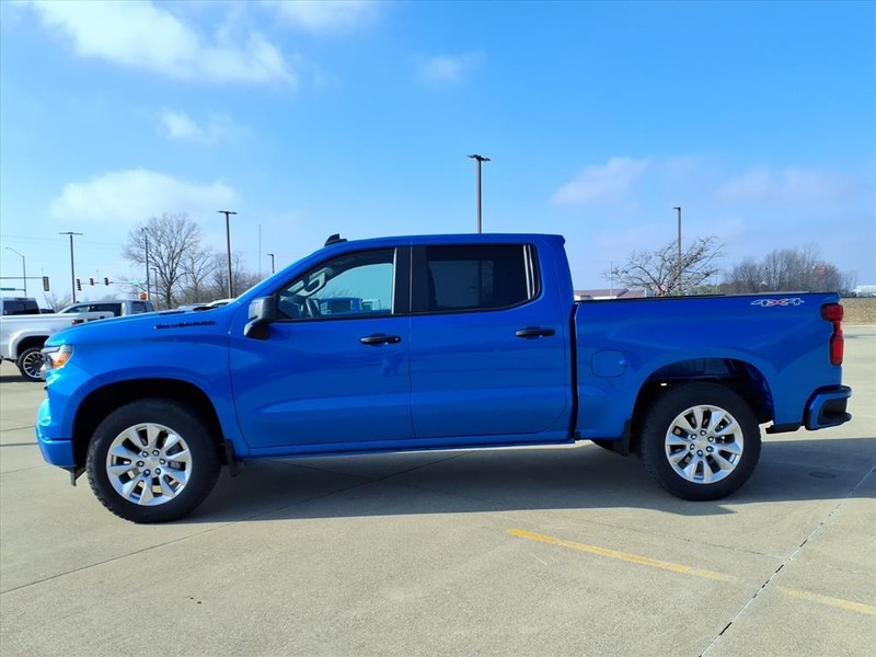 Chevrolet Silverado 1500 Vehicle Full-screen Gallery Image 2