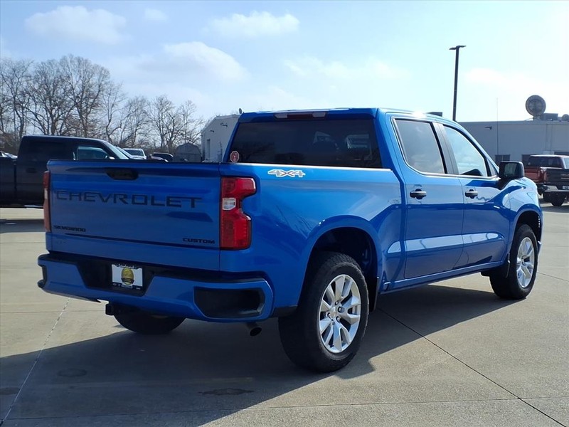 Chevrolet Silverado 1500 Vehicle Full-screen Gallery Image 4