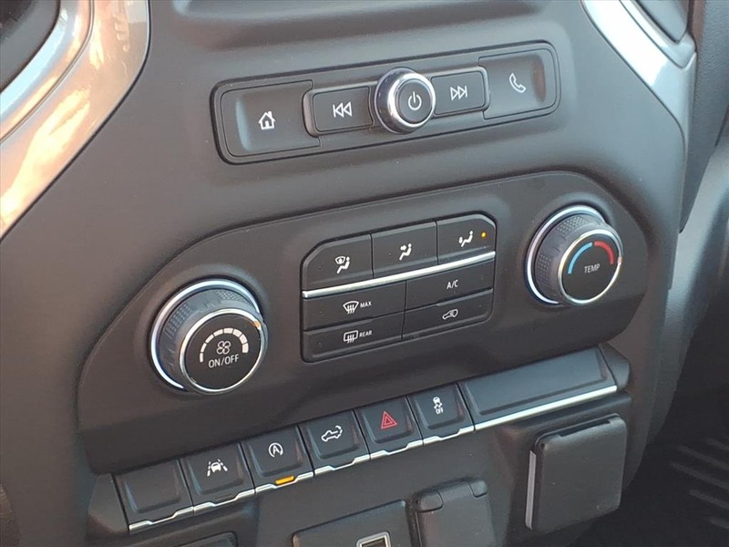 Chevrolet Silverado 1500 Vehicle Full-screen Gallery Image 14