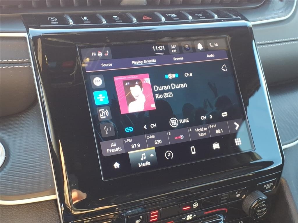 Jeep Grand Cherokee L Vehicle Full-screen Gallery Image 12