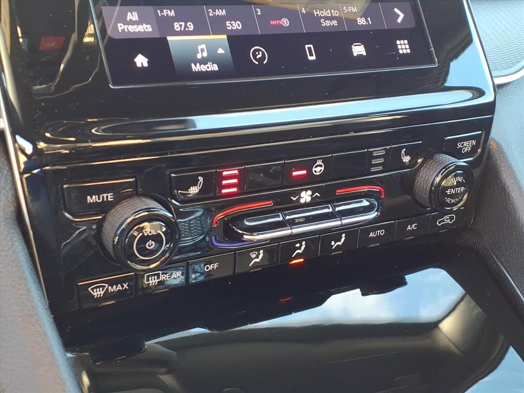 Jeep Grand Cherokee L Vehicle Full-screen Gallery Image 14