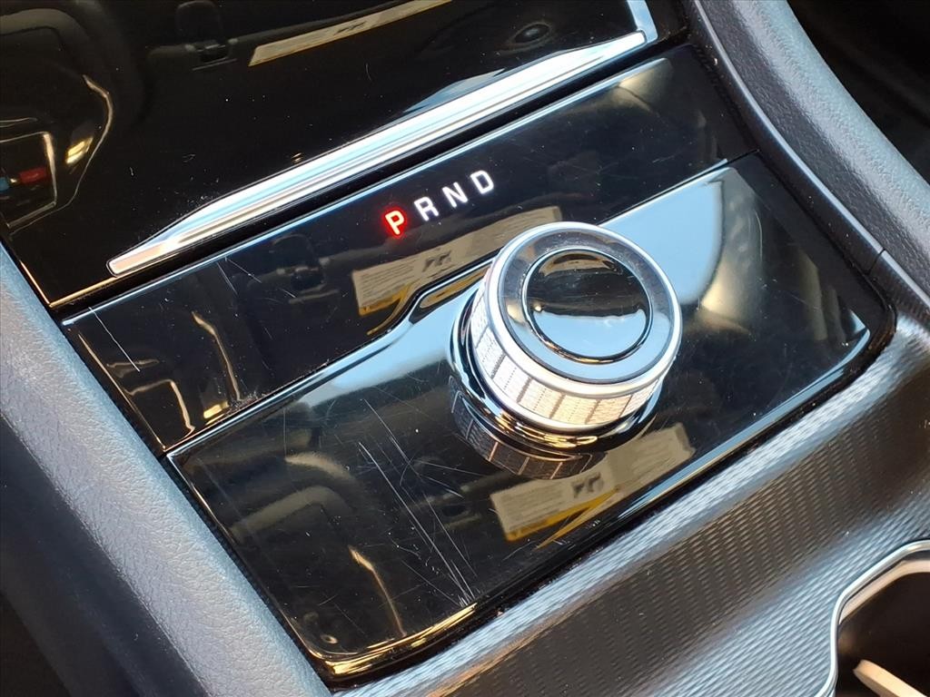 Jeep Grand Cherokee L Vehicle Full-screen Gallery Image 15