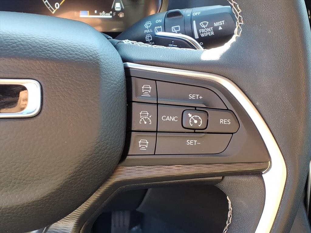 Jeep Grand Cherokee L Vehicle Full-screen Gallery Image 17