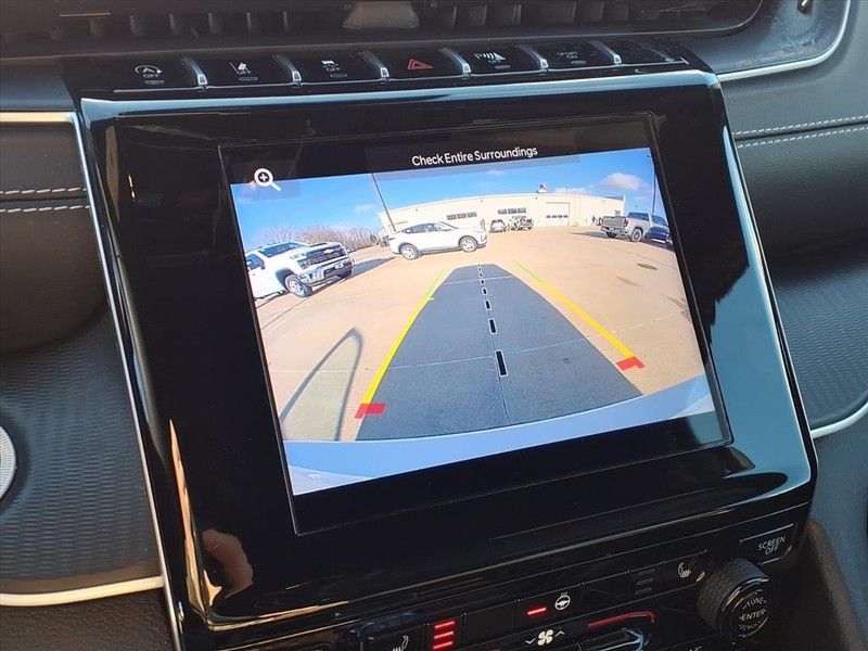 Jeep Grand Cherokee L Vehicle Full-screen Gallery Image 13