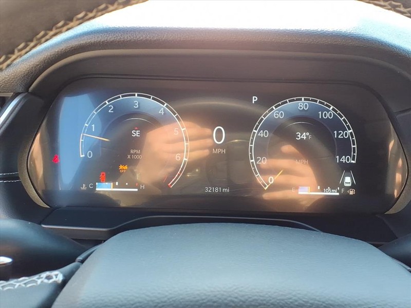 Jeep Grand Cherokee L Vehicle Full-screen Gallery Image 18