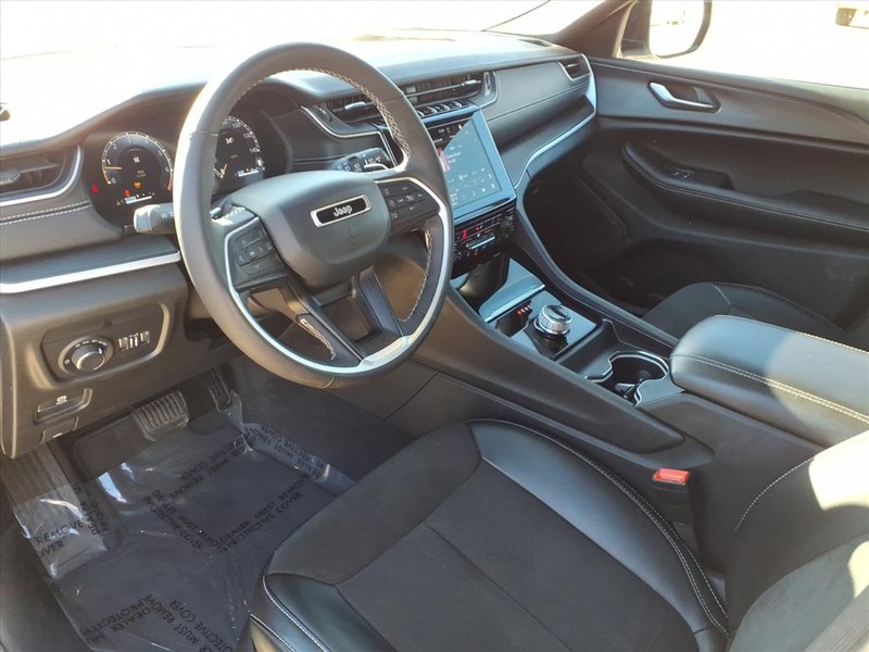 Jeep Grand Cherokee L Vehicle Full-screen Gallery Image 20