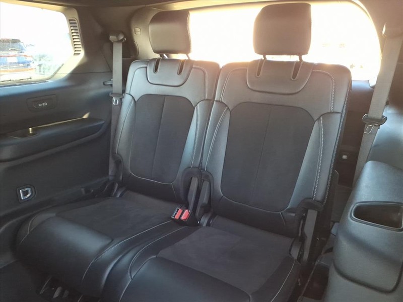 Jeep Grand Cherokee L Vehicle Full-screen Gallery Image 22