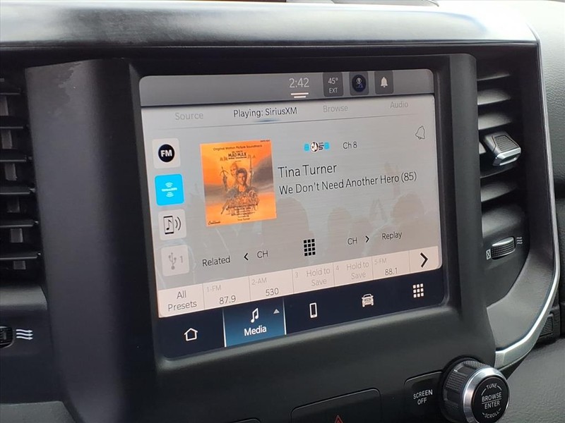 Ram 1500 Vehicle Full-screen Gallery Image 12