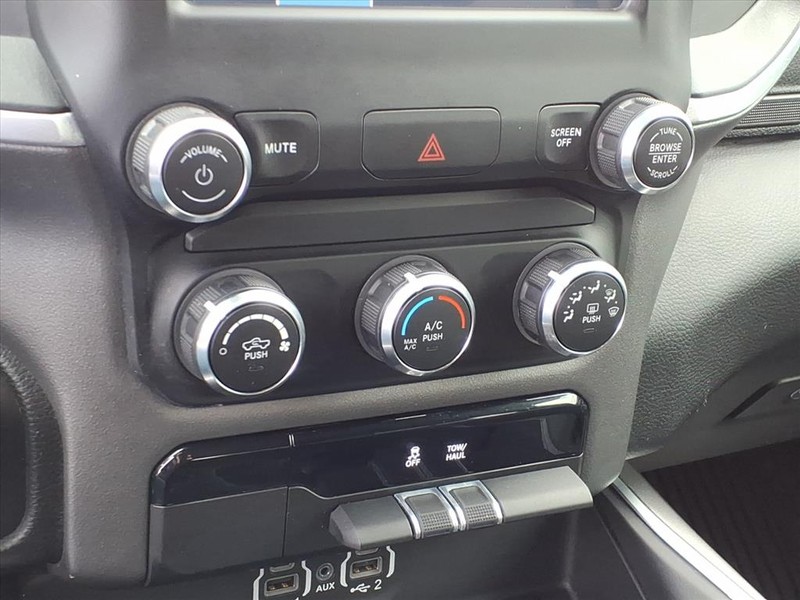 Ram 1500 Vehicle Full-screen Gallery Image 14