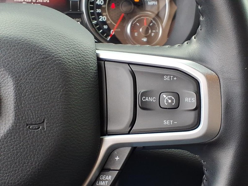 Ram 1500 Vehicle Full-screen Gallery Image 17