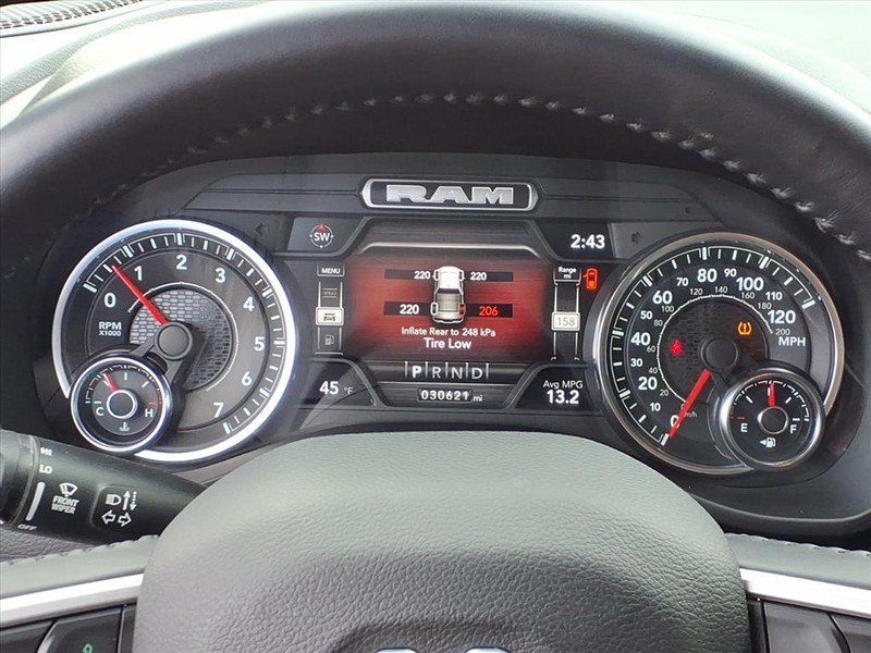 Ram 1500 Vehicle Full-screen Gallery Image 18