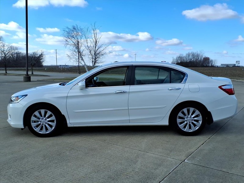 Honda Accord Sedan Vehicle Full-screen Gallery Image 2