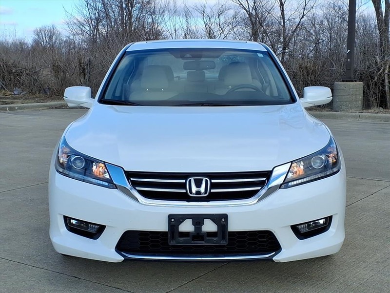Honda Accord Sedan Vehicle Full-screen Gallery Image 7