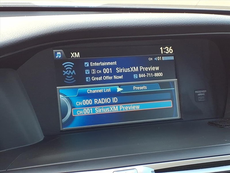 Honda Accord Sedan Vehicle Full-screen Gallery Image 12