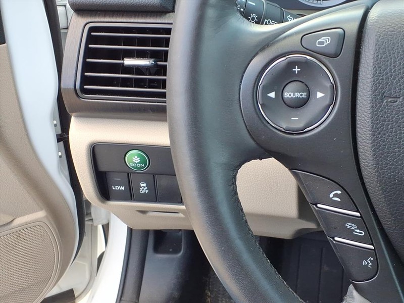 Honda Accord Sedan Vehicle Full-screen Gallery Image 17