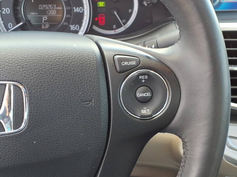 Honda Accord Sedan Vehicle Full-screen Gallery Image 18