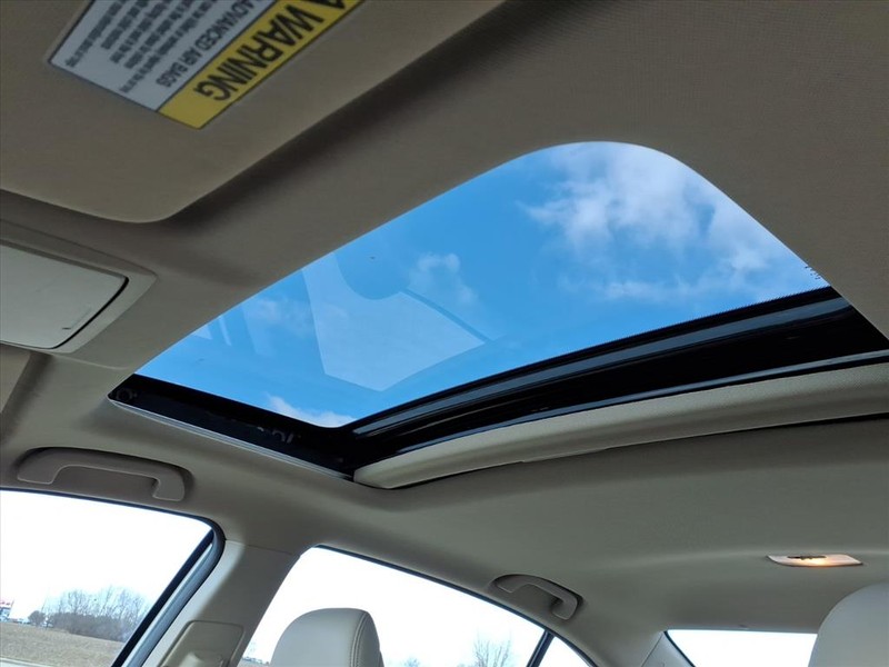 Honda Accord Sedan Vehicle Full-screen Gallery Image 22