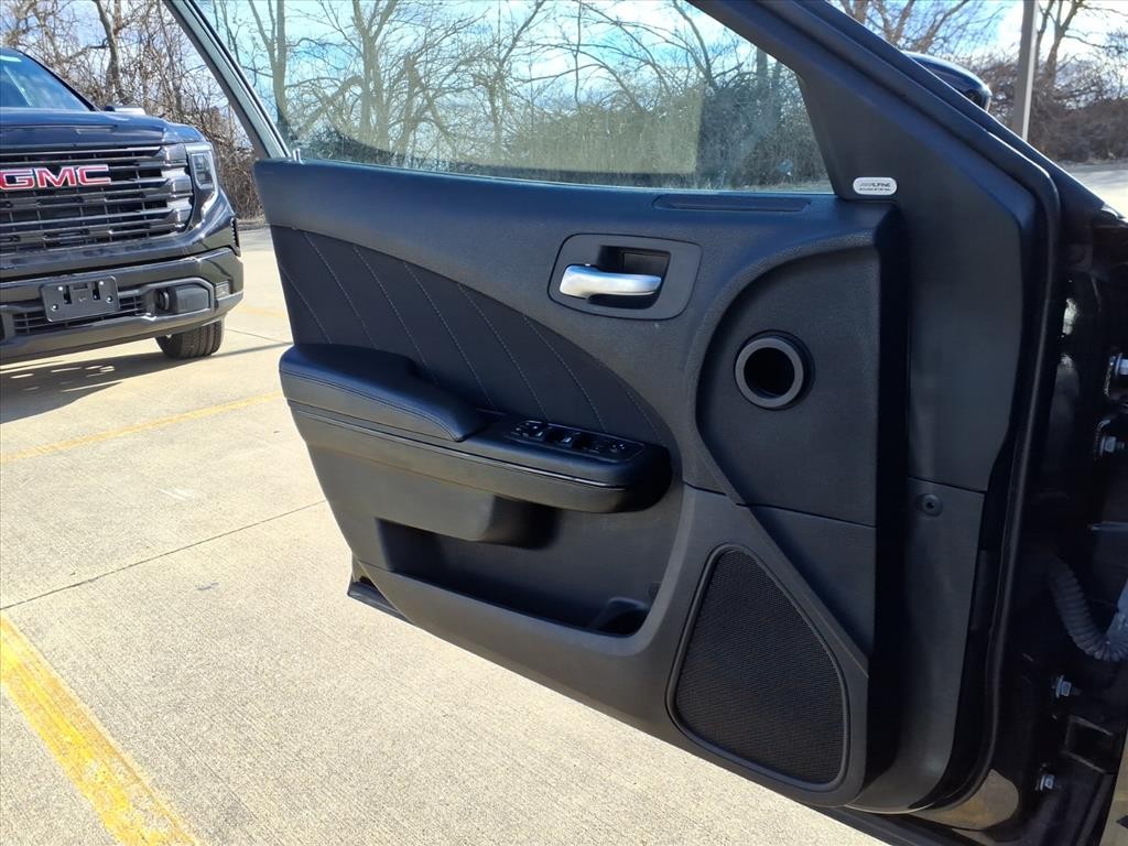 Dodge Charger Vehicle Full-screen Gallery Image 19