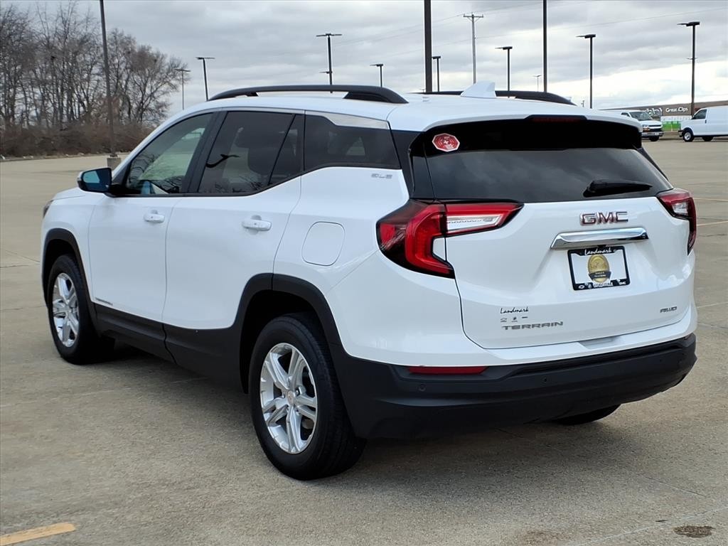 GMC Terrain Vehicle Full-screen Gallery Image 3