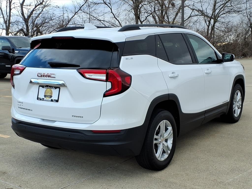 GMC Terrain Vehicle Full-screen Gallery Image 4