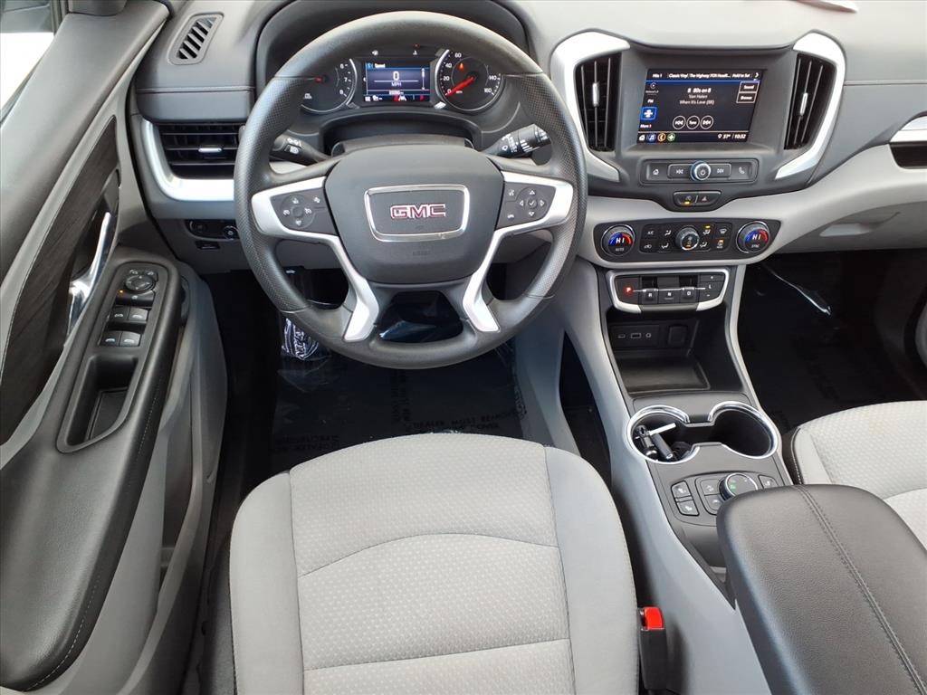 GMC Terrain Vehicle Full-screen Gallery Image 9