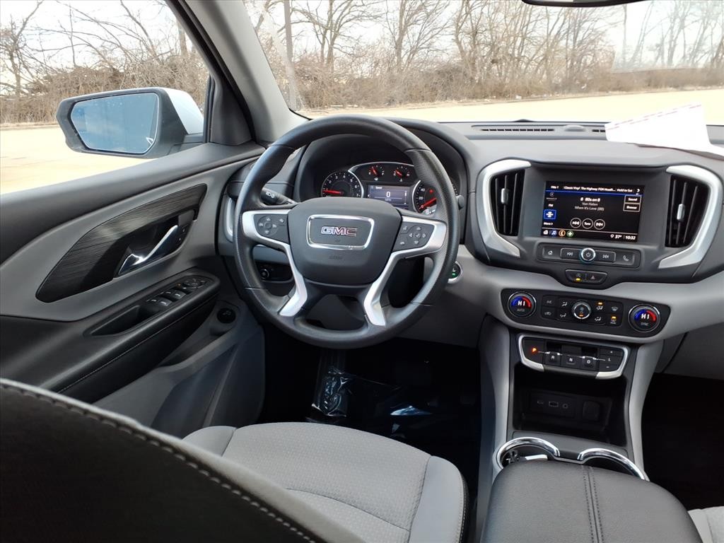 GMC Terrain Vehicle Full-screen Gallery Image 11