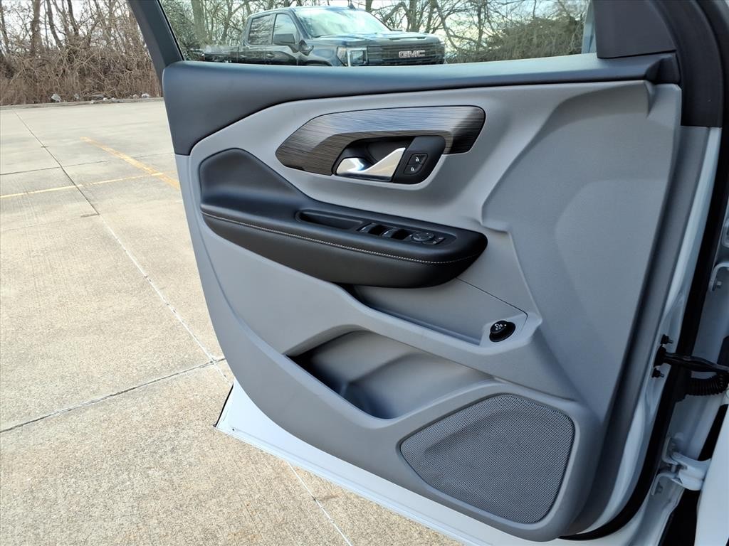 GMC Terrain Vehicle Full-screen Gallery Image 19