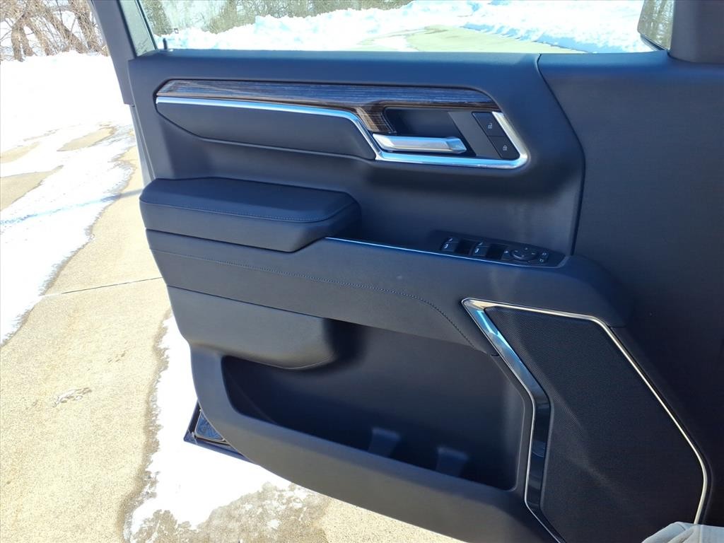 GMC Sierra 1500 Vehicle Full-screen Gallery Image 14