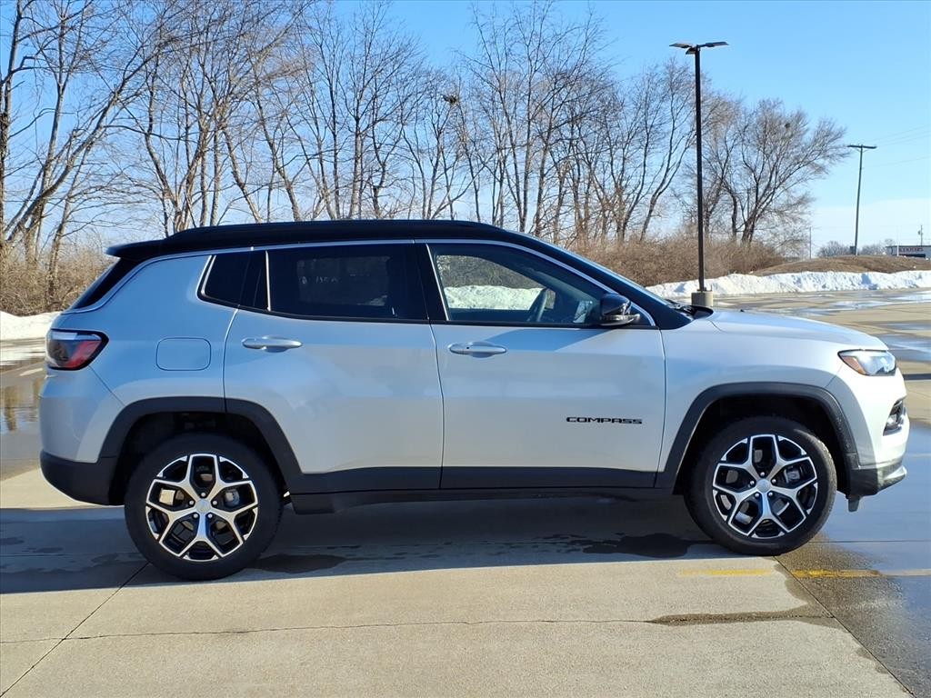 Jeep Compass Vehicle Full-screen Gallery Image 5