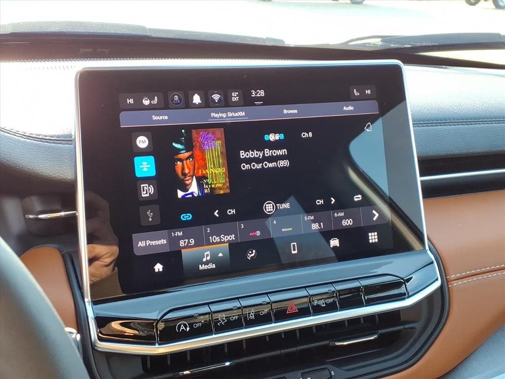 Jeep Compass Vehicle Full-screen Gallery Image 12