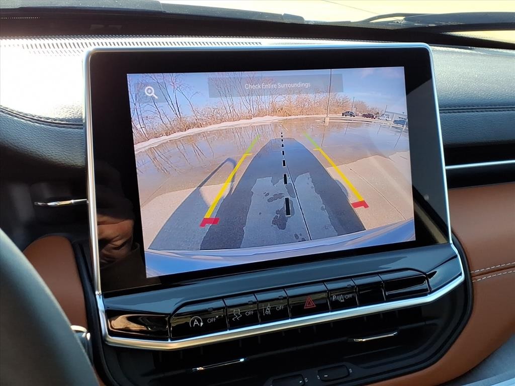 Jeep Compass Vehicle Full-screen Gallery Image 13