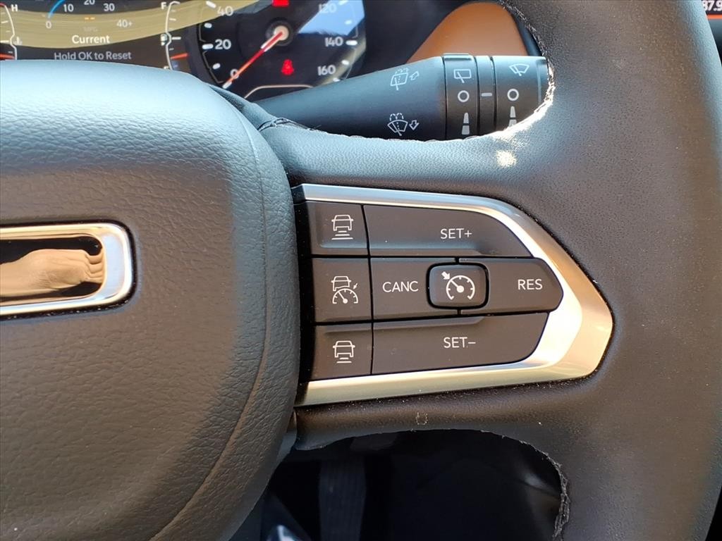 Jeep Compass Vehicle Full-screen Gallery Image 17