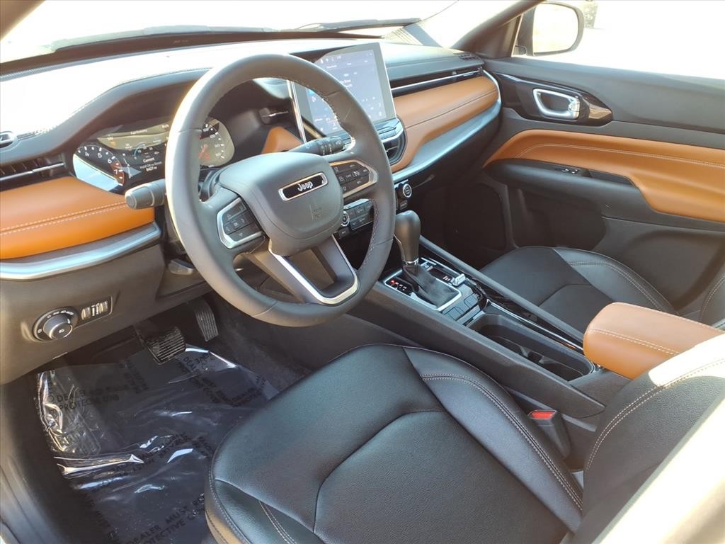 Jeep Compass Vehicle Full-screen Gallery Image 20