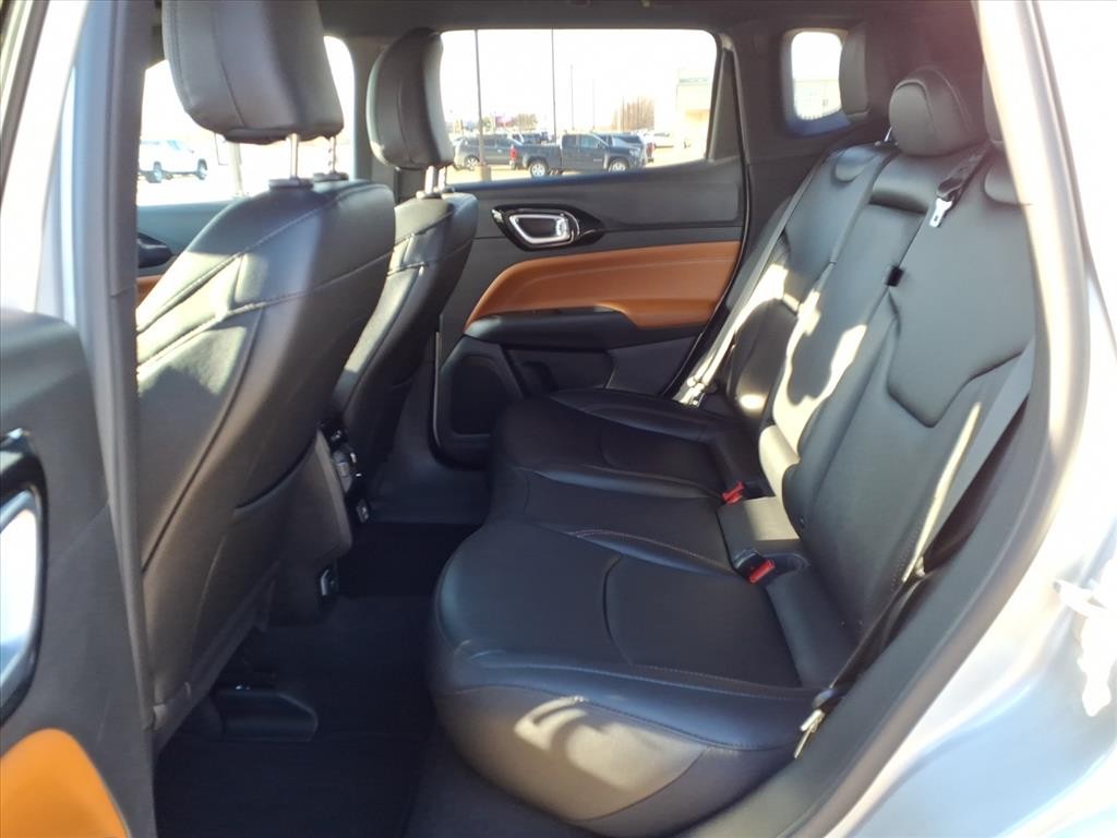 Jeep Compass Vehicle Full-screen Gallery Image 21